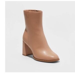 Women’s tan Janelle boots size 9